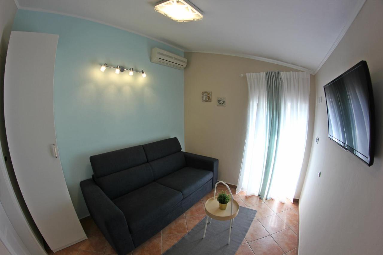 Room And Apartment Doris Lovrečica 외부 사진