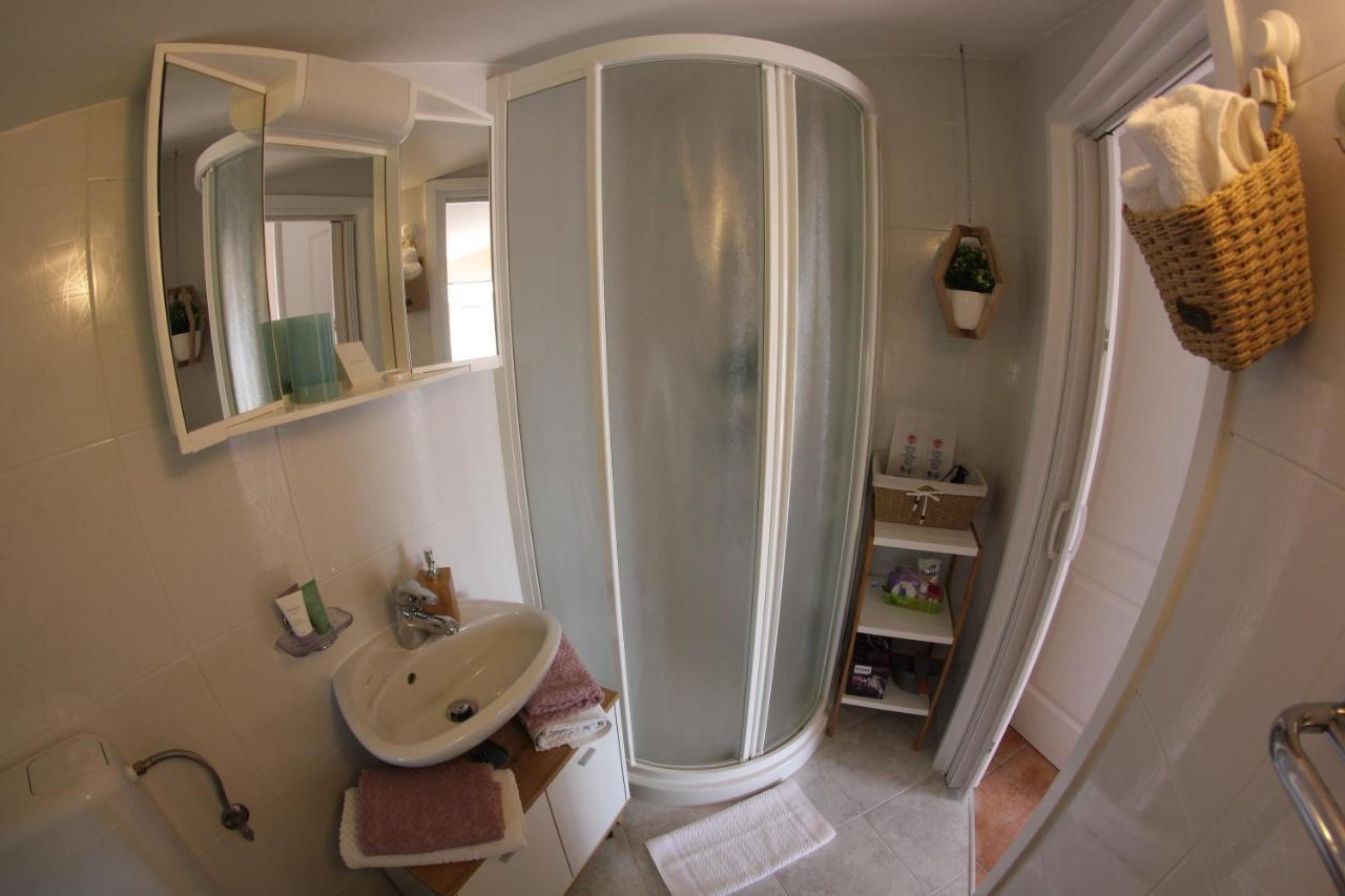 Room And Apartment Doris Lovrečica 외부 사진