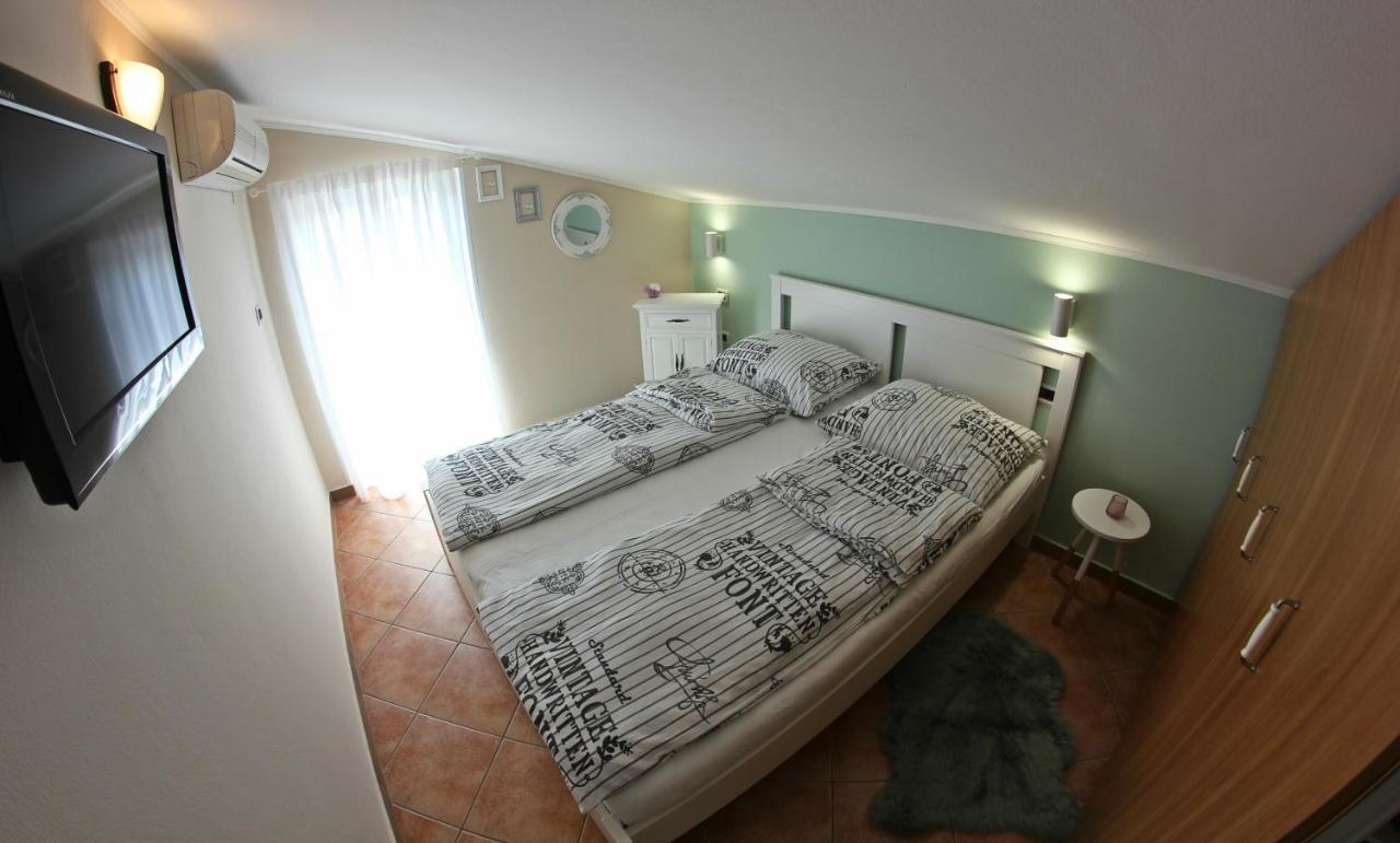 Room And Apartment Doris Lovrečica 외부 사진